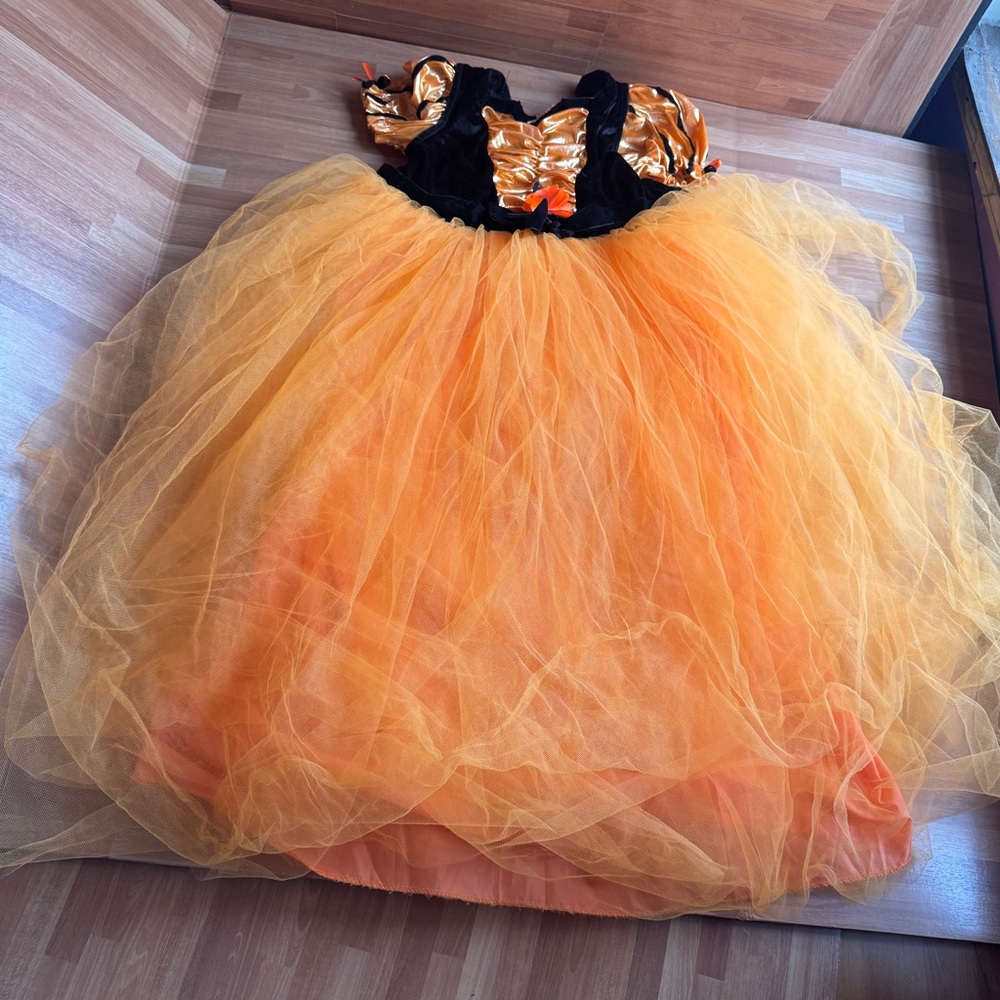 Halloween festive fluffy full dress size med shirt sleeve orange and black - Picture 2 of 9